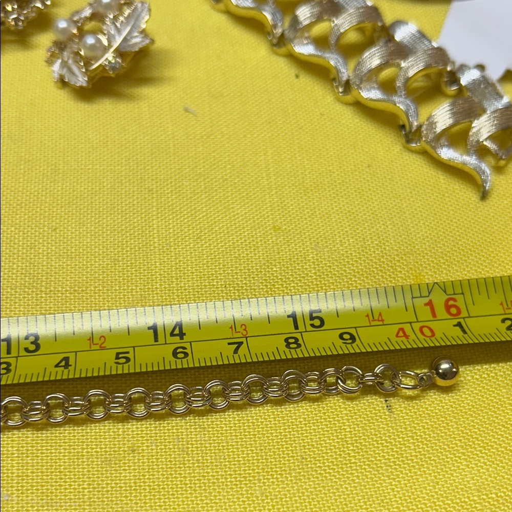 Judy Lee Gold and Cream Necklace Set - Picture 6 of 7